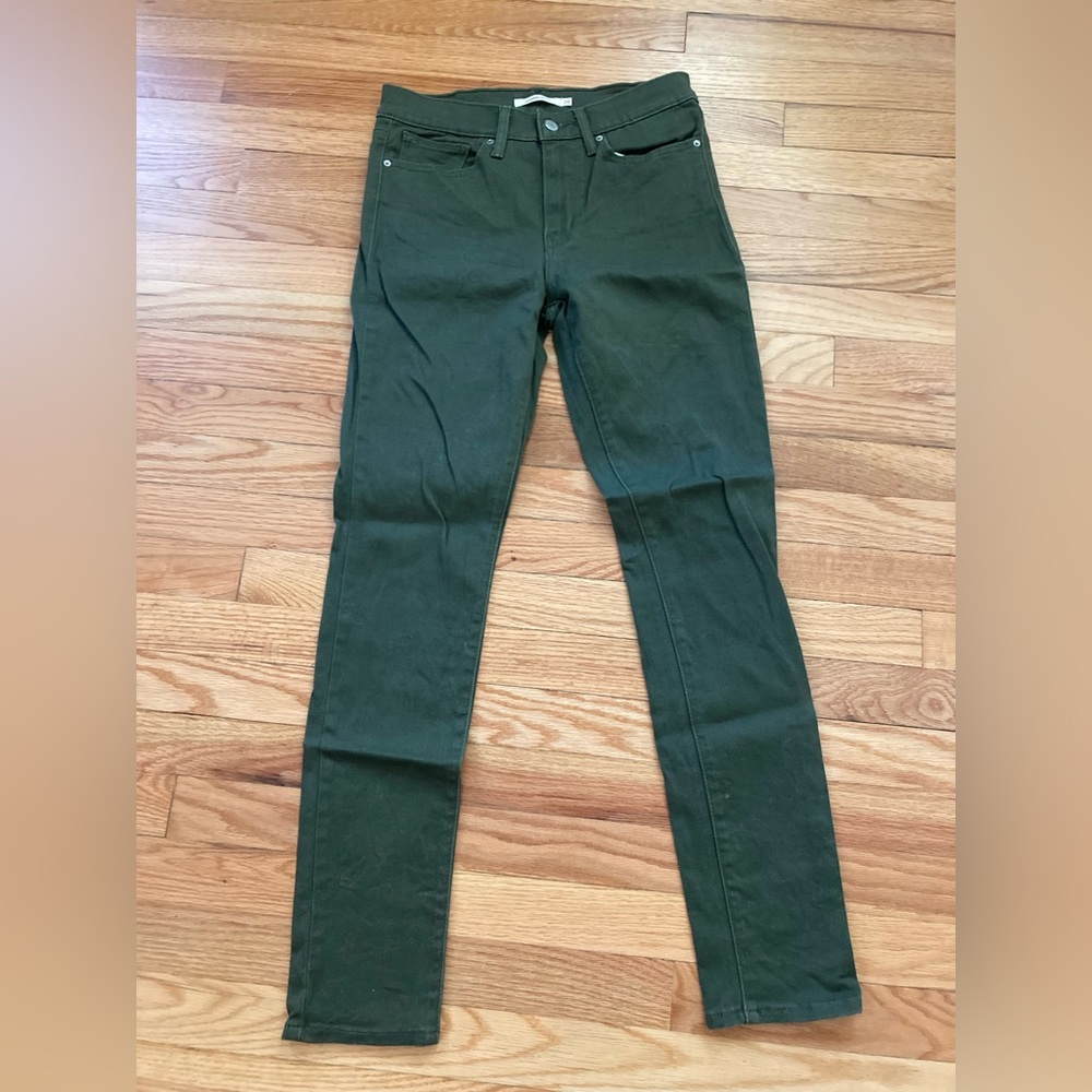 NWOT Levi’s army green slimming skinny jeans